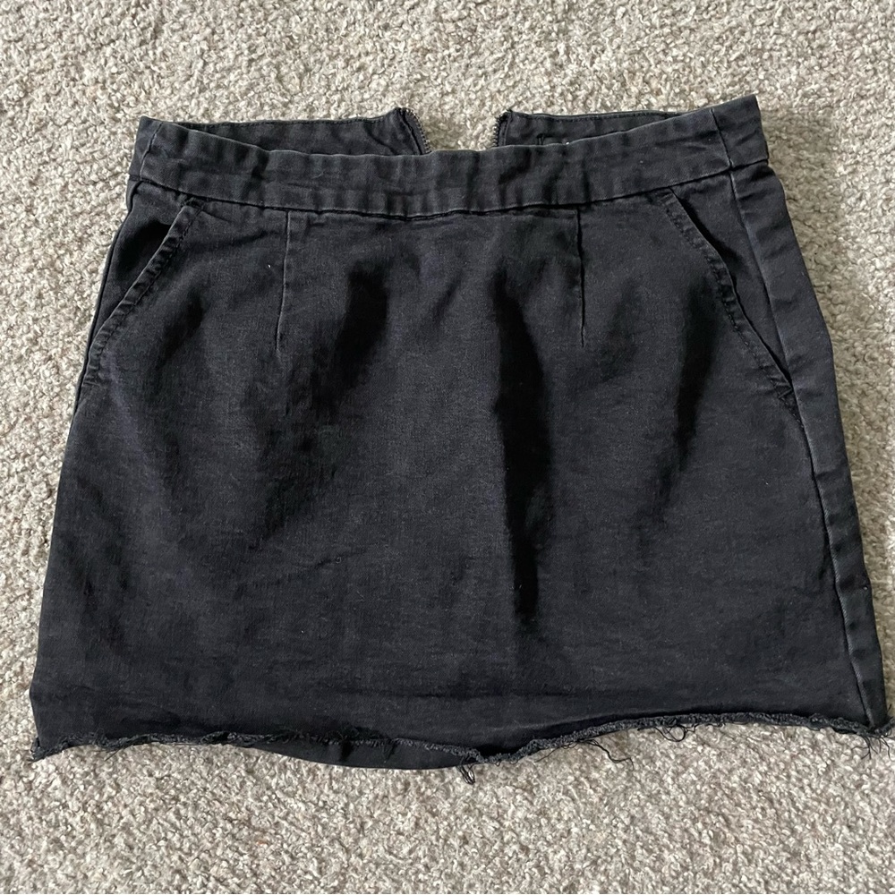 Women’s Forever 21 black denim skirt